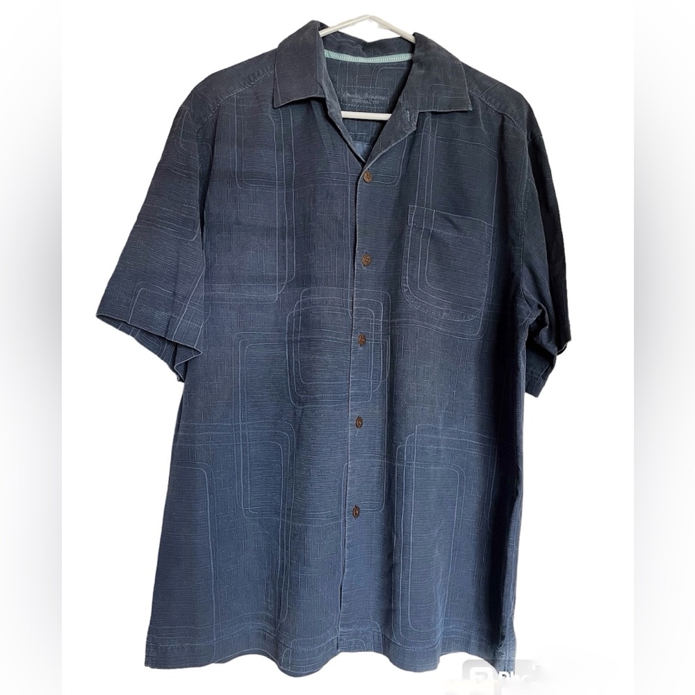 - Tommy Bahama Original fit Silk Blue Men’s Shirt button down short Sleeve…